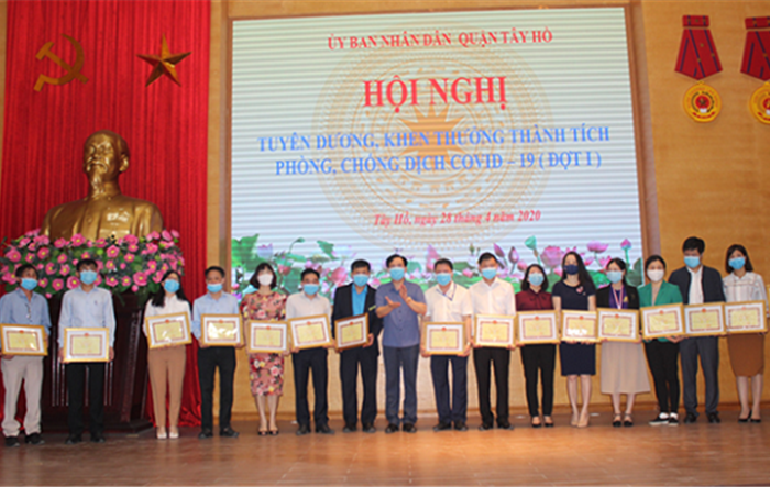 Quận Tây Hồ: Biểu dương, khen thưởng công tác phòng, chống dịch Covid-19