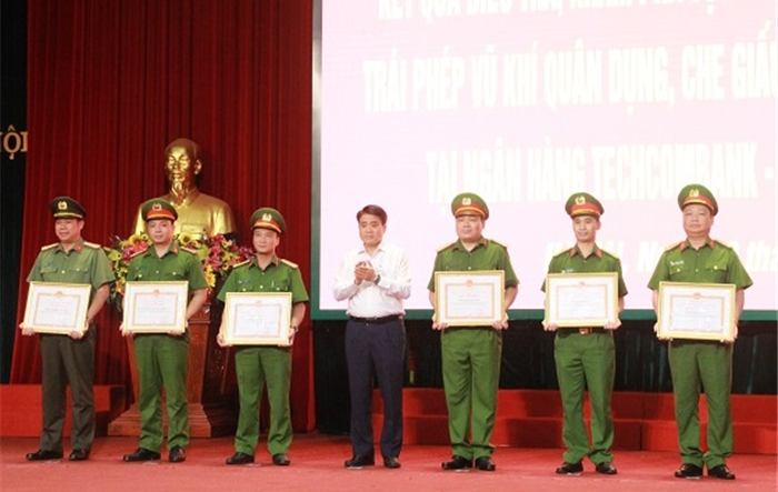 Tuyên dương, khen thưởng Công an Thành phố điều tra, khám phá ba chuyên án lớn 