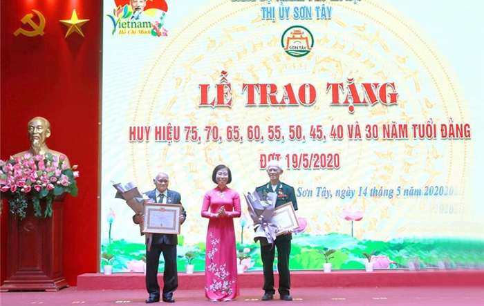 Thị ủy Sơn Tây kỷ niệm 130 năm Ngày sinh Chủ tịch Hồ Chí Minh (19/5/1890-19/5/2020)