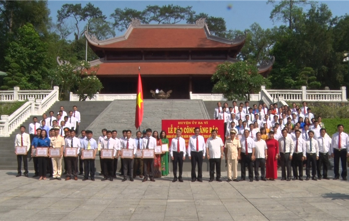 Huyện ủy Ba Vì thành kính báo công dâng Bác những thành tích xuất sắc