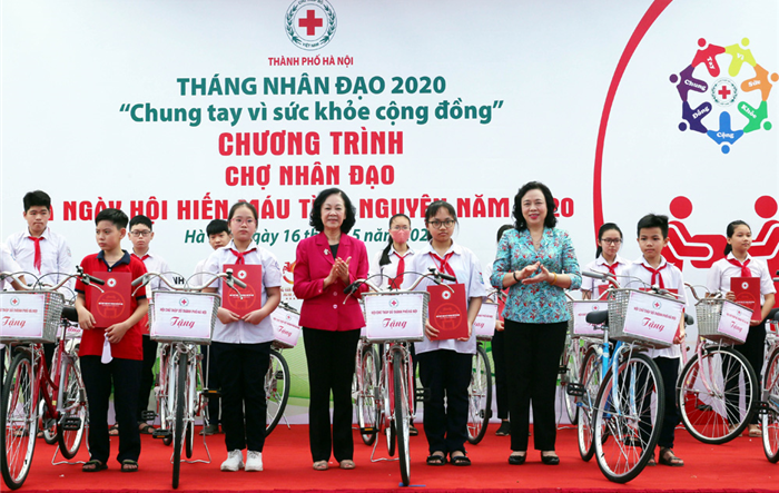 Vận động các nguồn lực xã hội hóa để giúp đỡ kịp thời người dân  có hoàn cảnh khó khăn