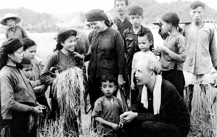 Hồ Chí Minh - nhân cách lớn rạng ngời văn hóa Việt Nam