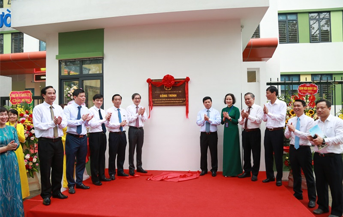Lễ gắn biển công trình chào mừng Đại hội Đảng bộ các cấp