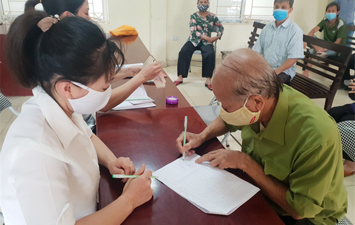 Nhiều địa phương cơ bản hoàn thành việc chi tiền hỗ trợ đối tượng bị ảnh hưởng bởi dịch Covid-19