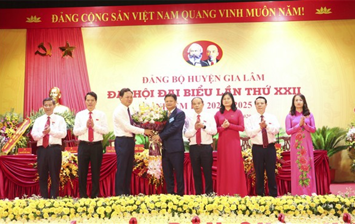 Đồng chí Lê Anh Quân được bầu giữ chức Bí thư Huyện ủy Gia Lâm