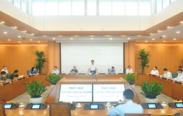 Tập thể UBND thành phố Hà Nội họp xem xét nhiều nội dung quan trọng