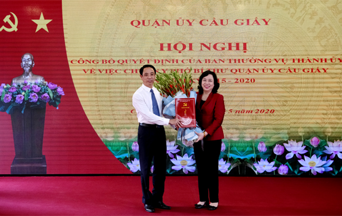 Trao Quyết định chuẩn y Phó Bí thư Quận ủy Cầu Giấy