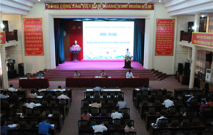 Đại biểu Quốc hội thành phố Hà Nội tiếp xúc cử tri tại thị xã Sơn Tây