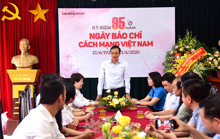 Phó Bí thư Thành ủy Đào Đức Toàn chúc mừng các cơ quan báo chí của Thủ đô