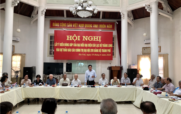 Đại biểu Câu lạc bộ Thăng Long góp ý Dự thảo Báo cáo chính trị Đại hội Đảng bộ Thành phố
