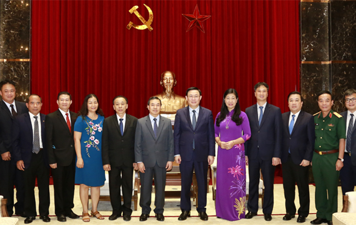 Bí thư Thành ủy Vương Đình Huệ tiếp Đại sứ Lào Sengphet Houngboungnuang