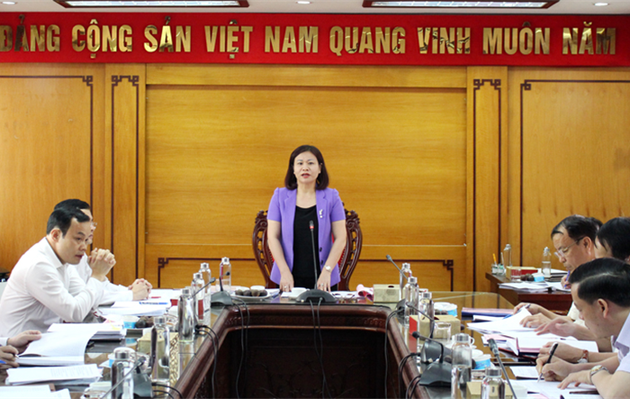 Trưởng ban Dân vận Thành ủy Nguyễn Thị Tuyến kiểm tra công tác tổ chức Đại hội Đảng tại huyện Thạch Thất