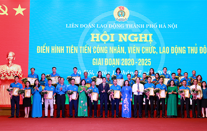 Biểu dương các tập thể, cá nhân điển hình tiên tiến xuất sắc trong lao động