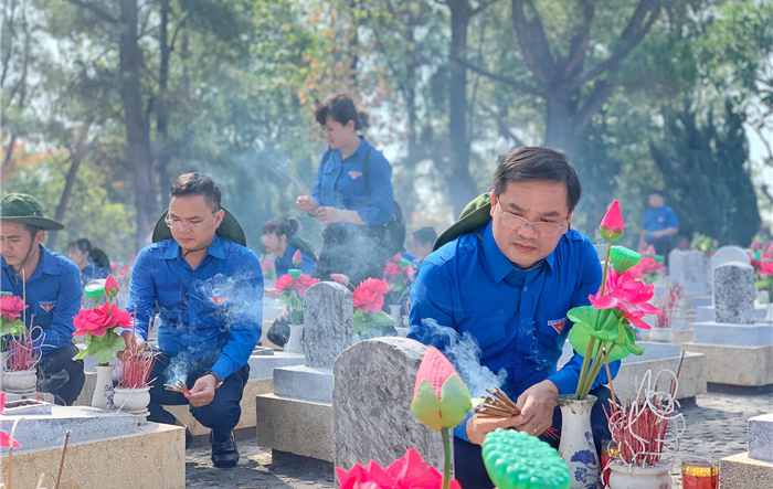 “Hành trình tri ân - Câu chuyện hòa bình” của tuổi trẻ Thủ đô