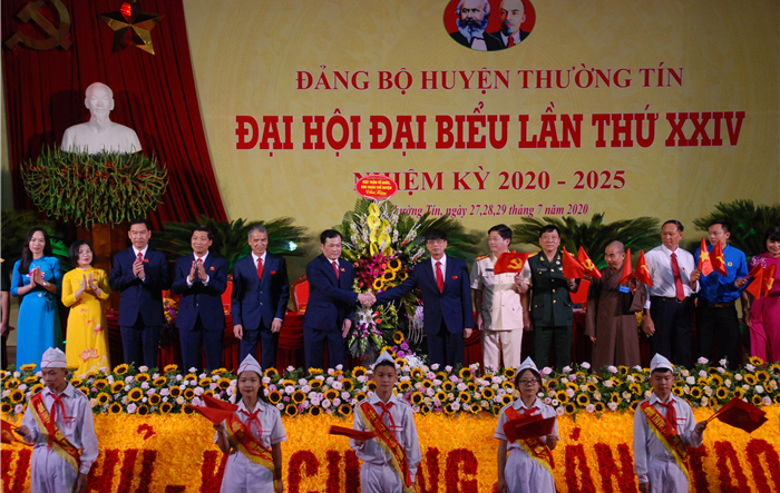 Phát huy truyền thống “đất danh hương”, “huyện anh hùng”