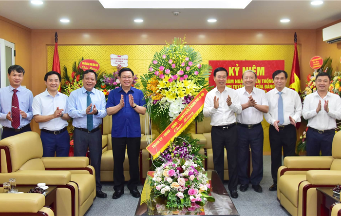 Bí thư Thành ủy Vương Đình Huệ chúc mừng Ngày truyền thống ngành Tuyên giáo của Đảng