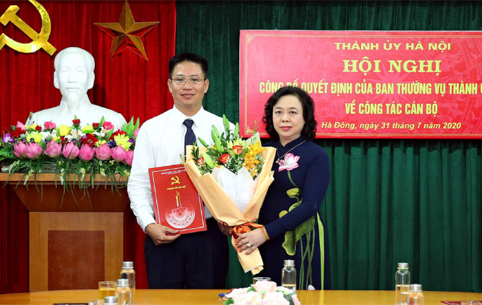 Công bố trao Quyết định về công tác cán bộ tại Hội Nông dân Thành phố và Quận ủy Hà Đông