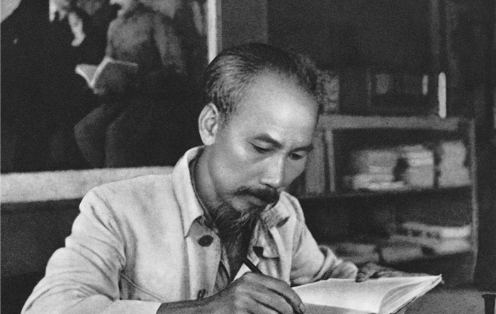 Chủ tịch Hồ Chí Minh với công tác tư tưởng của Đảng và việc vận dụng trong tình hình hiện nay