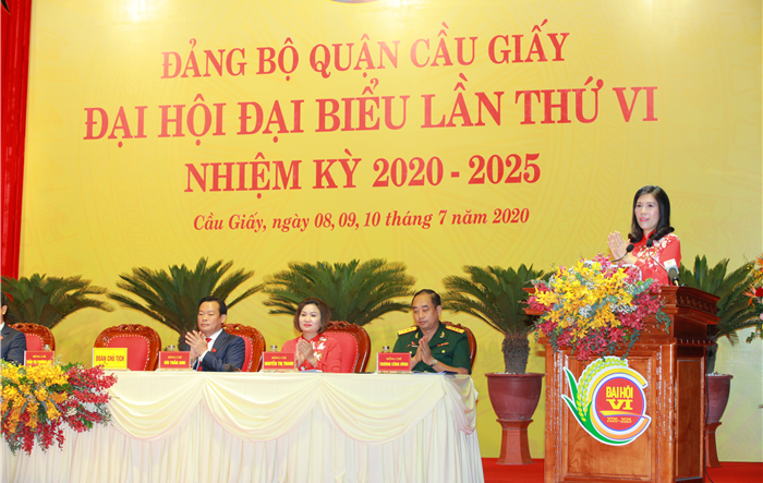 Đồng chí Trần Thị Phương Hoa tái đắc cử Bí thư Quận ủy Cầu Giấy