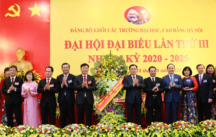 Đồng chí Nguyễn Thanh Sơn được bầu giữ chức Bí thư  Đảng ủy Khối các trường đại học, cao đẳng Hà Nội khoá III