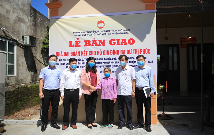 Khánh thành và trao nhà Đại đoàn kết cho hộ nghèo huyện Ứng Hòa