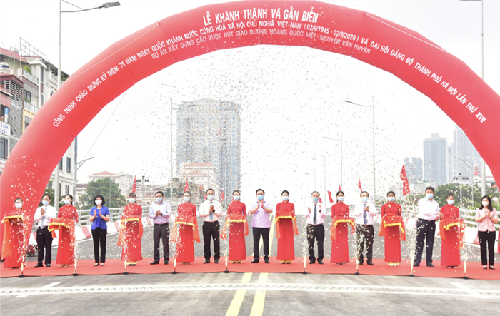 Khánh thành và gắn biển công trình chào mừng Đại hội XVII Đảng bộ thành phố Hà Nội