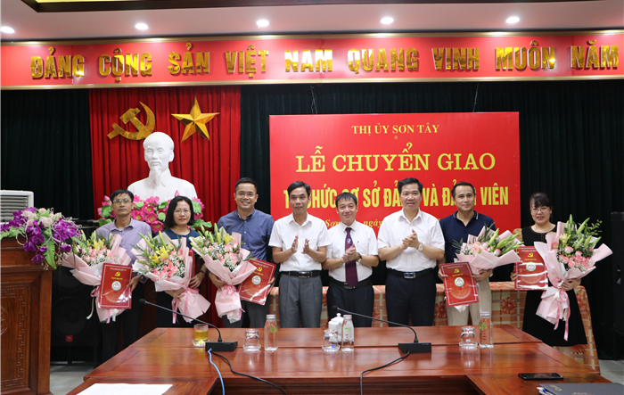 Lễ chuyển giao tổ chức cơ sở đảng và đảng viên