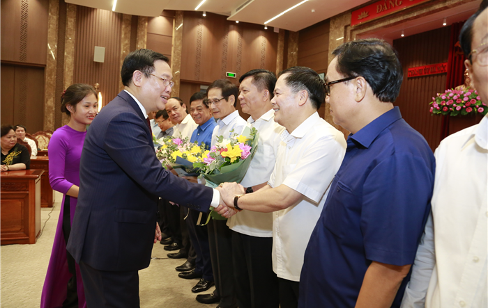 Thành ủy Hà Nội gặp mặt cán bộ không tái cử cấp ủy, chính quyền nhiệm kỳ mới