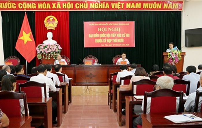 Đại biểu Quốc hội thành phố Hà Nội tiếp xúc cử tri thị xã Sơn Tây