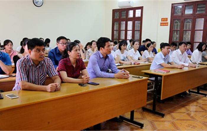 Khai giảng lớp bồi dưỡng lý luận chính trị cho đảng viên mới
