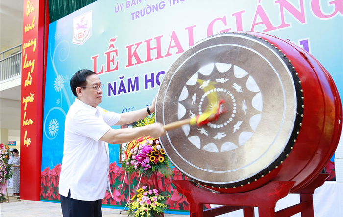 Bí thư Thành ủy Vương Đình Huệ  nổi trống khai trường năm học mới 2020-2021