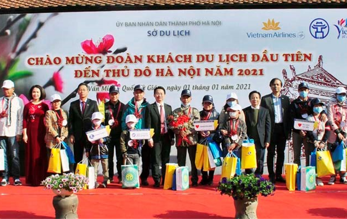 Hà Nội đón đoàn khách du lịch đầu tiên đến Thủ đô năm 2021