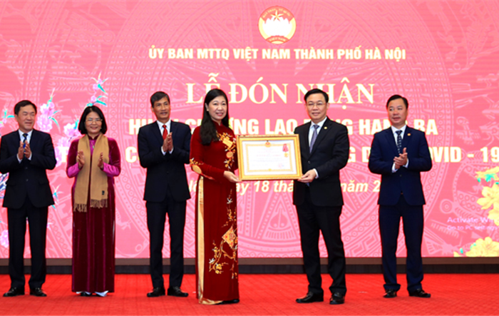 MTTQ Việt Nam thành phố Hà Nội đón nhận Huân chương Lao động hạng Ba