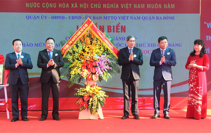 Gắn biển công trình cấp Thành phố chào mừng Đại hội đại biểu toàn quốc lần thứ XIII của Đảng