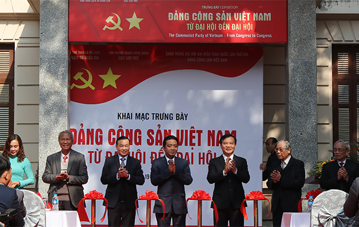 Khai mạc Trưng bày "Đảng Cộng sản Việt Nam - Từ Đại hội đến Đại hội"