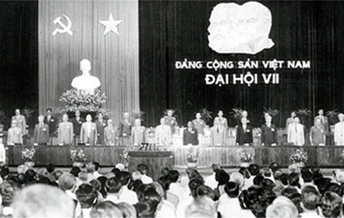 Từ đại hội đến đại hội: Đại hội đại biểu toàn quốc lần thứ VII: Gắn phát triển kinh tế - xã hội với ổn định chính trị