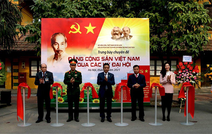 Triển lãm “Đảng Cộng sản Việt Nam qua các kỳ Đại hội”