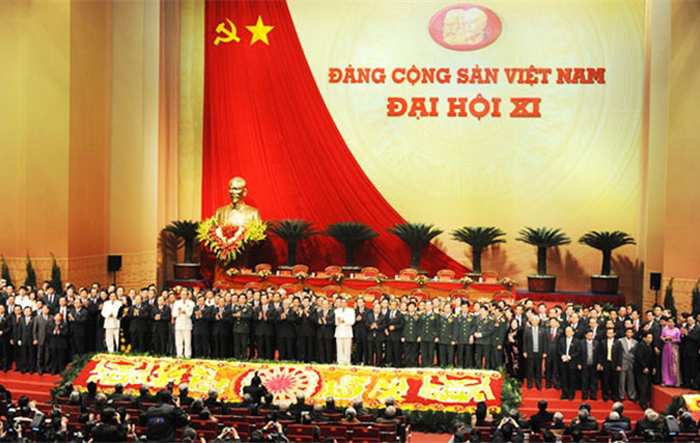 Từ đại hội đến đại hội: Đại hội đại biểu toàn quốc lần thứ XI: Tạo nền tảng cho một nước công nghiệp