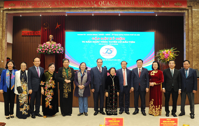Các thế hệ đại biểu Quốc hội Thành phố gặp mặt nhân kỷ niệm 75 năm Ngày Tổng tuyển cử đầu tiên