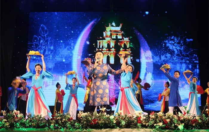 Chương trình nghệ thuật ''Nhớ mùa thu lịch sử'' 