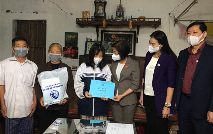 Hà Nội tổ chức thăm hỏi, động viên và hỗ trợ cho trẻ em bị mồ côi do đại dịch Covid-19