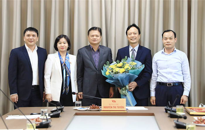 Trao Quyết định nghỉ hưu cho đồng chí Lê Hồng Minh