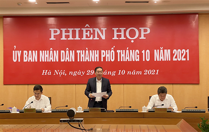 Tập thể UBND thành phố Hà Nội xem xét các nội dung trình HĐND Thành phố tại kỳ họp cuối năm