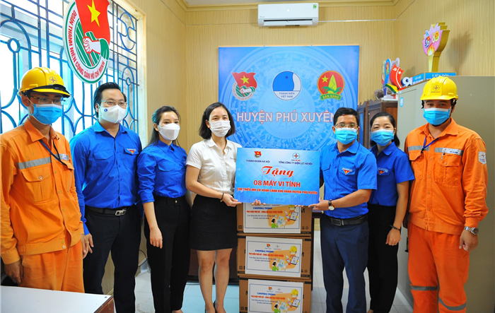 Nhiều máy tính, máy tính bảng đồng hành cùng học sinh, sinh viên Thủ đô trong năm học mới