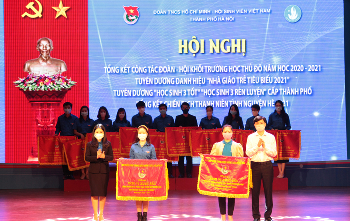 Tổng kết công tác Đoàn - Hội và tuyên dương nhiều tấm gương nhà giáo trẻ tiêu biểu, học sinh xuất sắc năm học 2020-2021