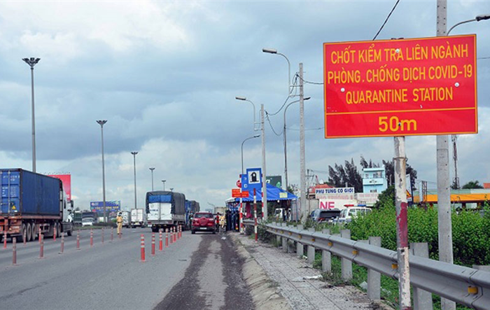 Xét nghiệm, cách ly phòng, chống dịch Covid-19 với người di chuyển giữa các vùng nguy cơ