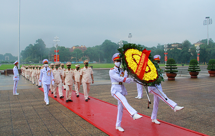 Lực lượng Cảnh sát phòng cháy chữa cháy và cứu nạn cứu hộ thành phố Hà Nội báo công dâng Bác