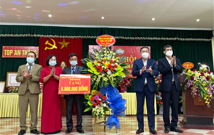 Phó Chủ tịch Thường trực UBND thành phố Hà Nội Lê Hồng Sơn dự ngày Hội Đoàn kết tại Tổ dân phố An Thắng