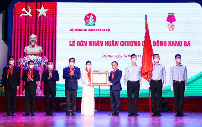 Hội đồng Đội thành phố Hà Nội đón nhận Huân chương Lao động hạng Ba