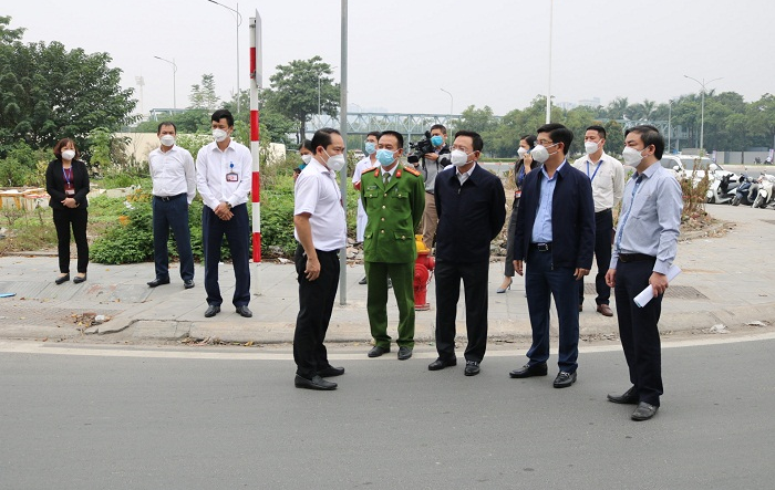 Bí thư Quận uỷ Nam Từ Liêm kiểm tra công tác phòng, chống dịch Covid-19 tại phường Phú Đô
